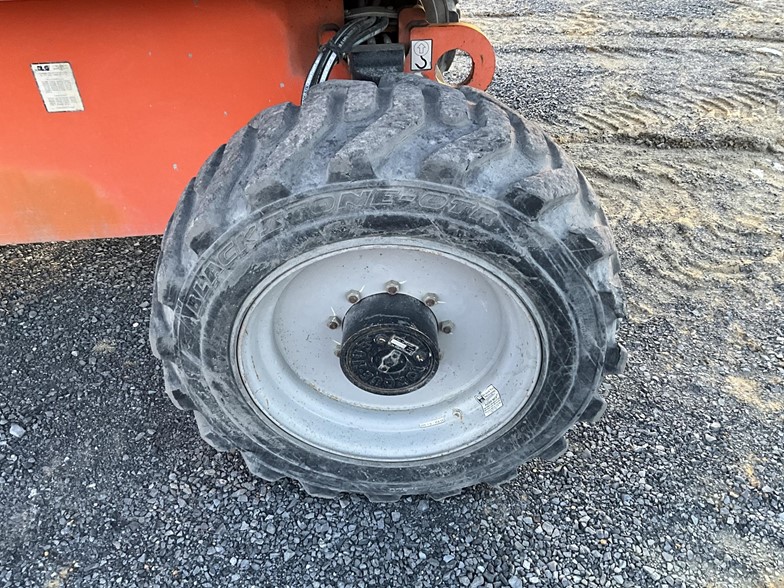 Telescopic Boom Lift - View 2